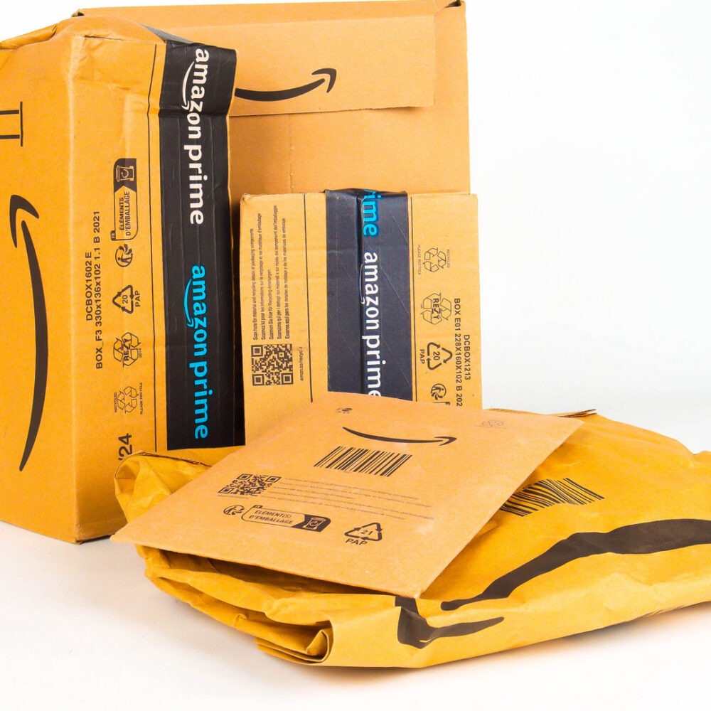 Doos met Amazon Retourpakketten