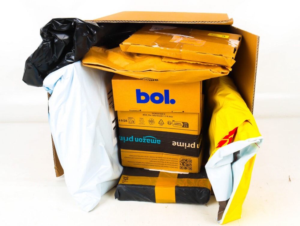 Doos met Ongeopende Postpakketten