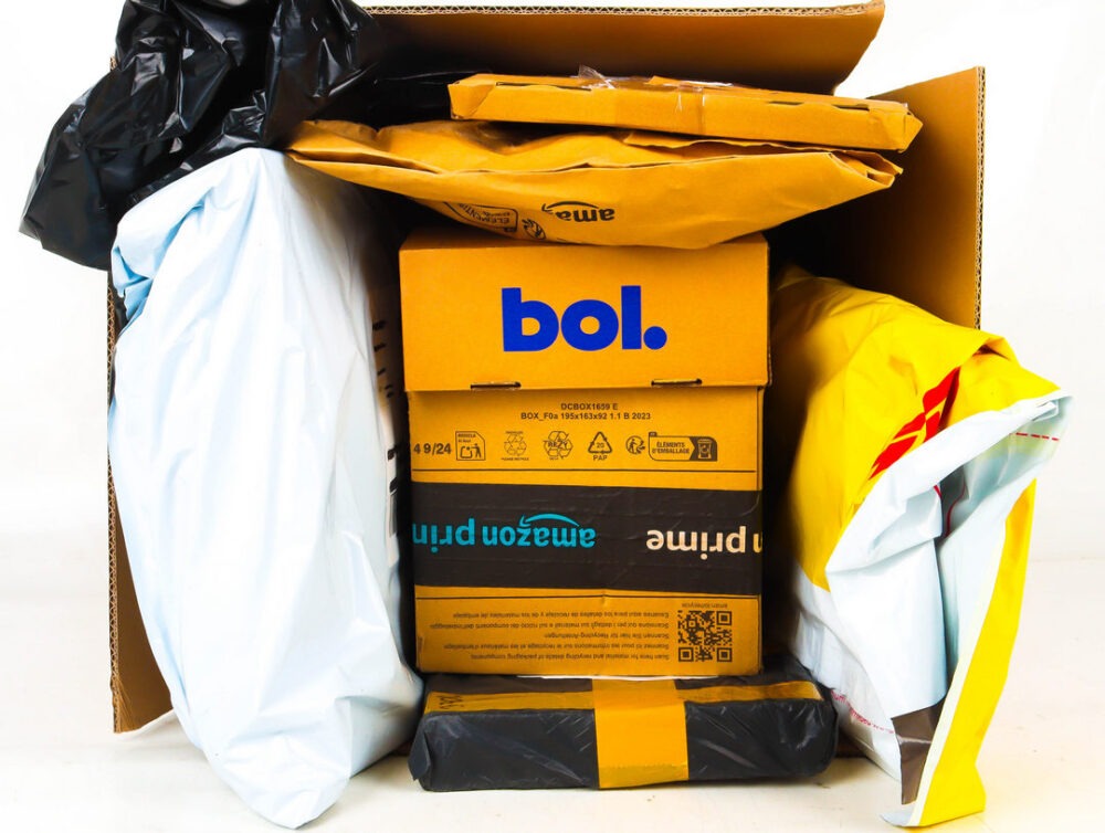 Doos met Ongeopende Postpakketten