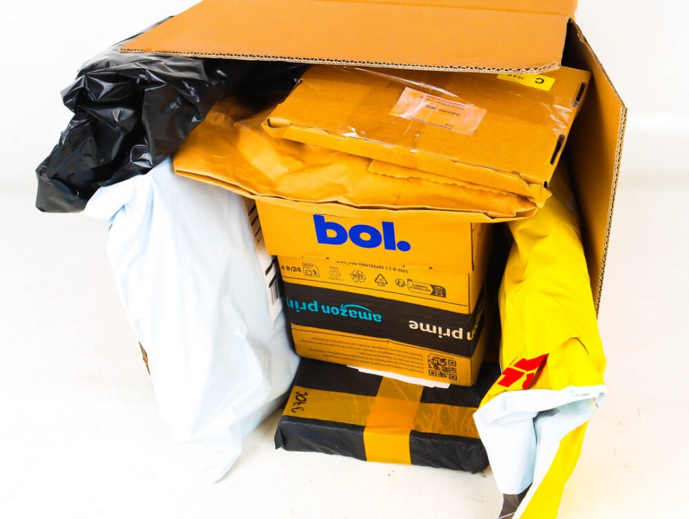 Doos met Ongeopende Postpakketten