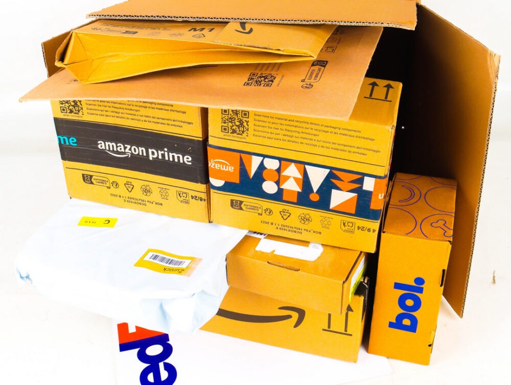 Doos met Ongeopende Postpakketten