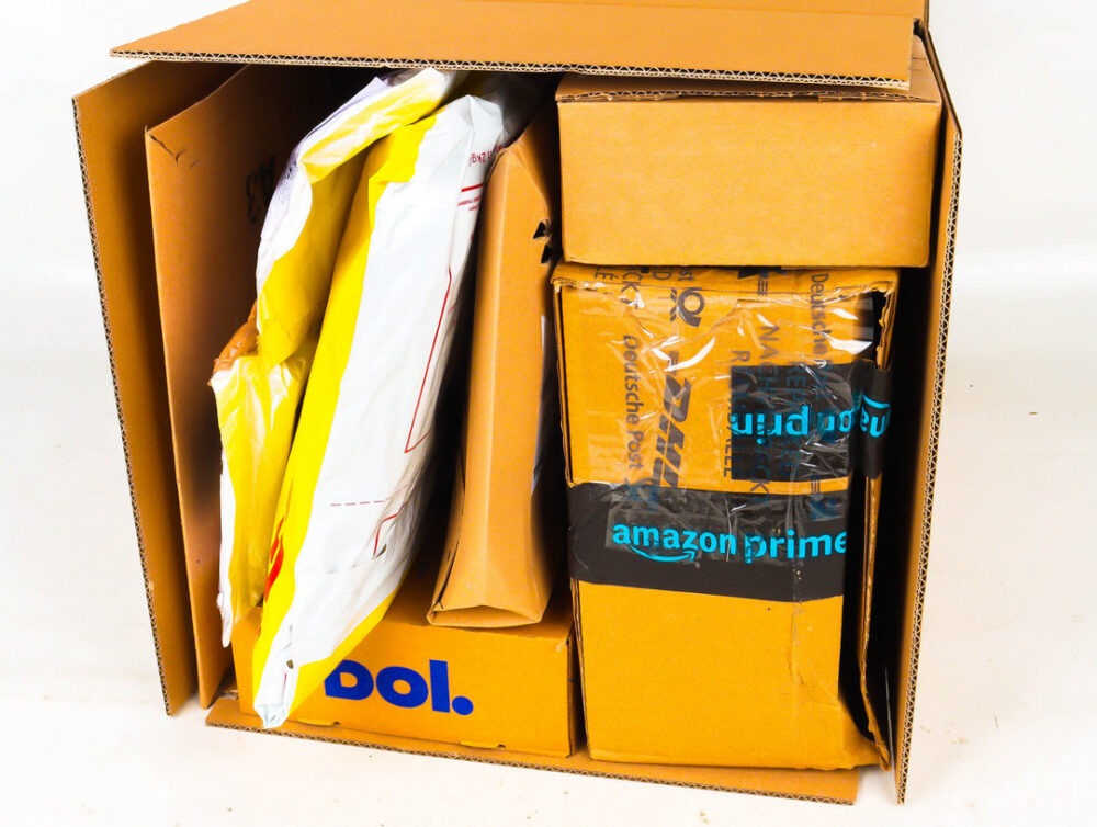 Doos met Ongeopende Postpakketten