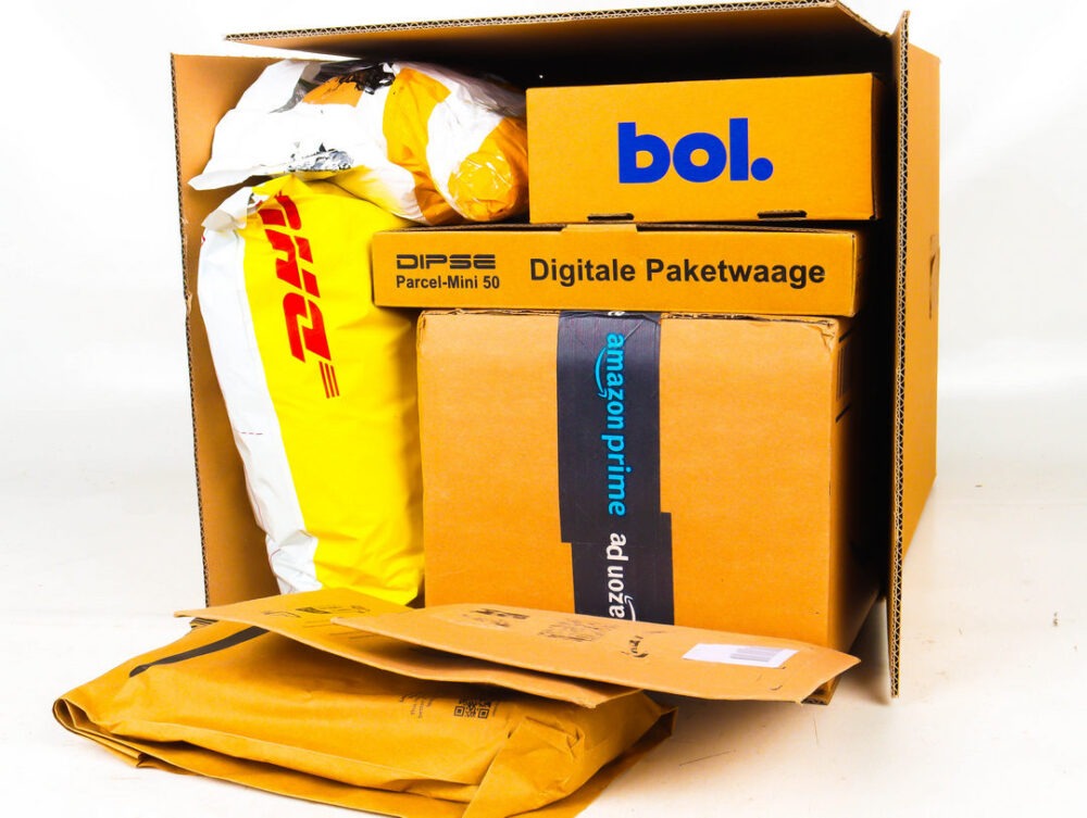 Doos met Ongeopende Postpakketten