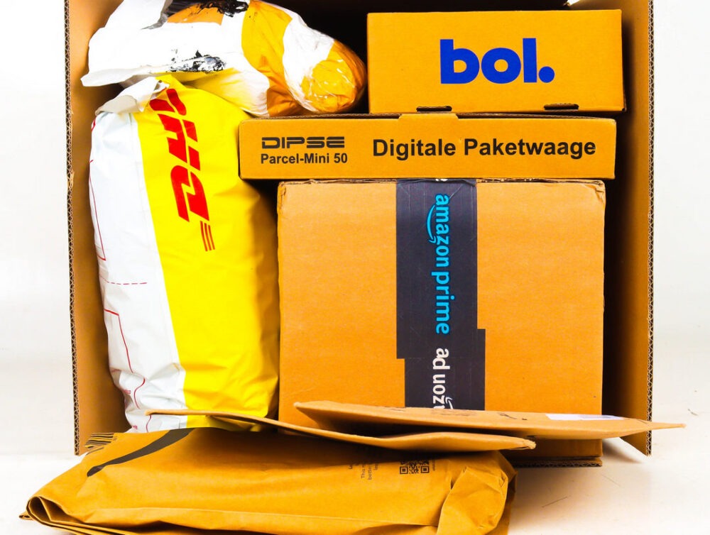 Doos met Ongeopende Postpakketten
