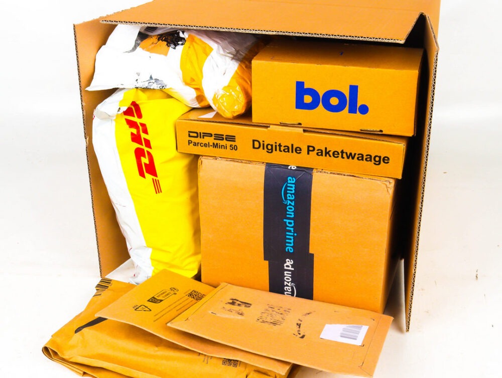 Doos met Ongeopende Postpakketten