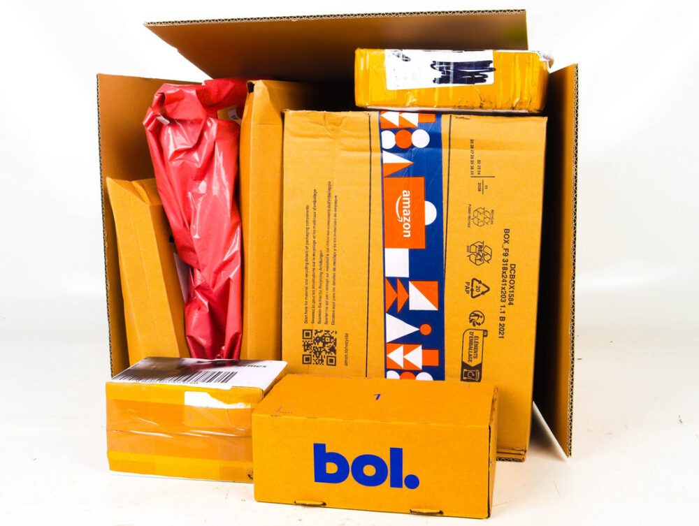 Doos met Ongeopende Postpakketten