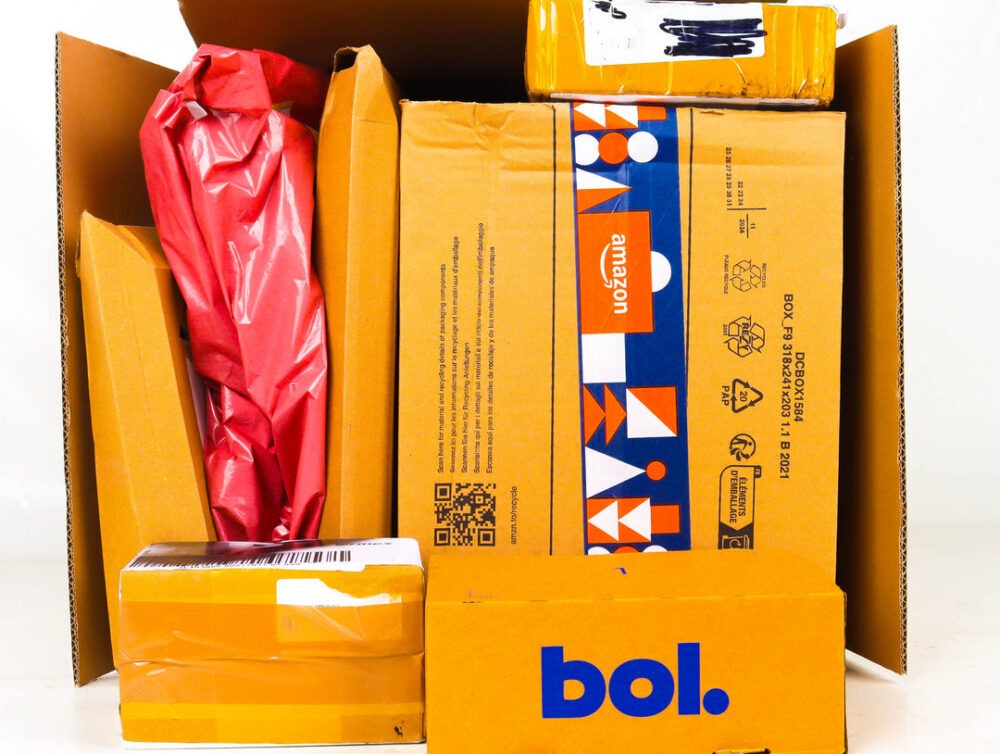 Doos met Ongeopende Postpakketten