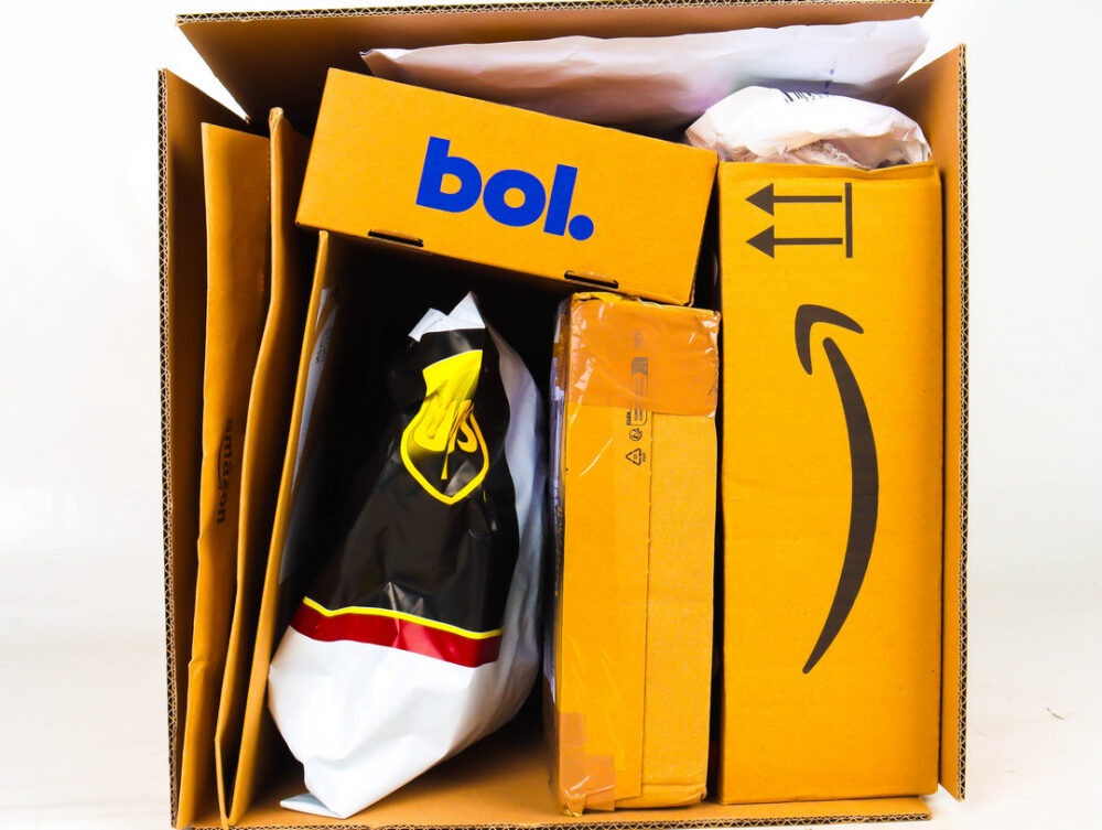 Doos met Ongeopende Postpakketten