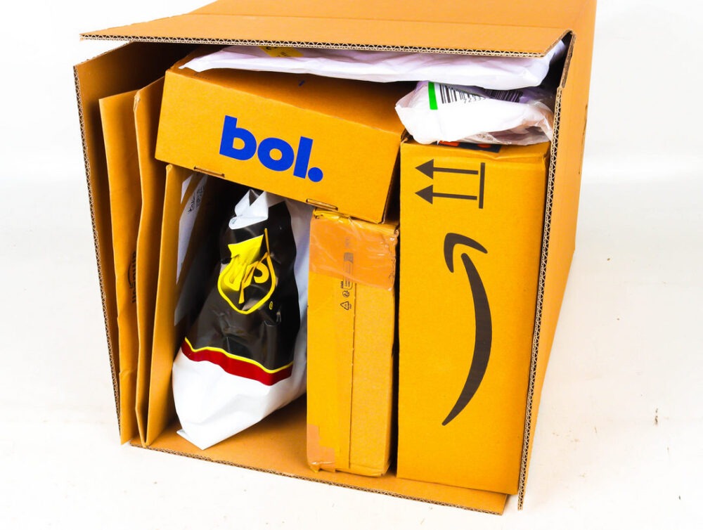 Doos met Ongeopende Postpakketten