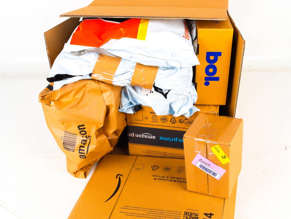 Doos met Ongeopende Postpakketten