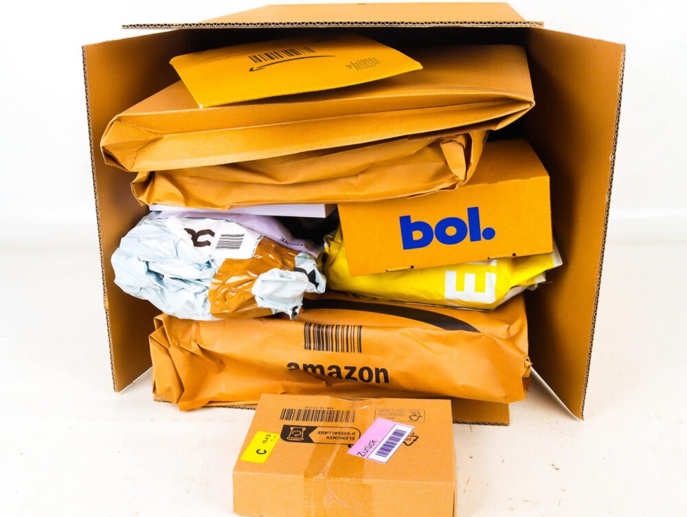 Doos met Ongeopende Postpakketten