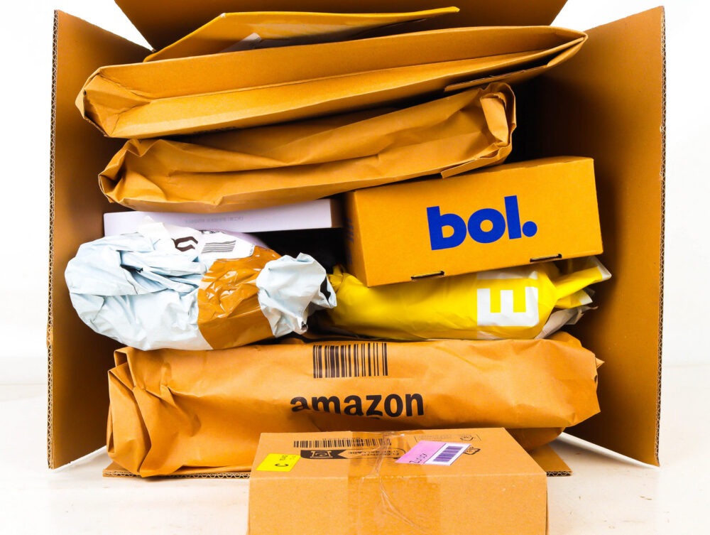 Doos met Ongeopende Postpakketten