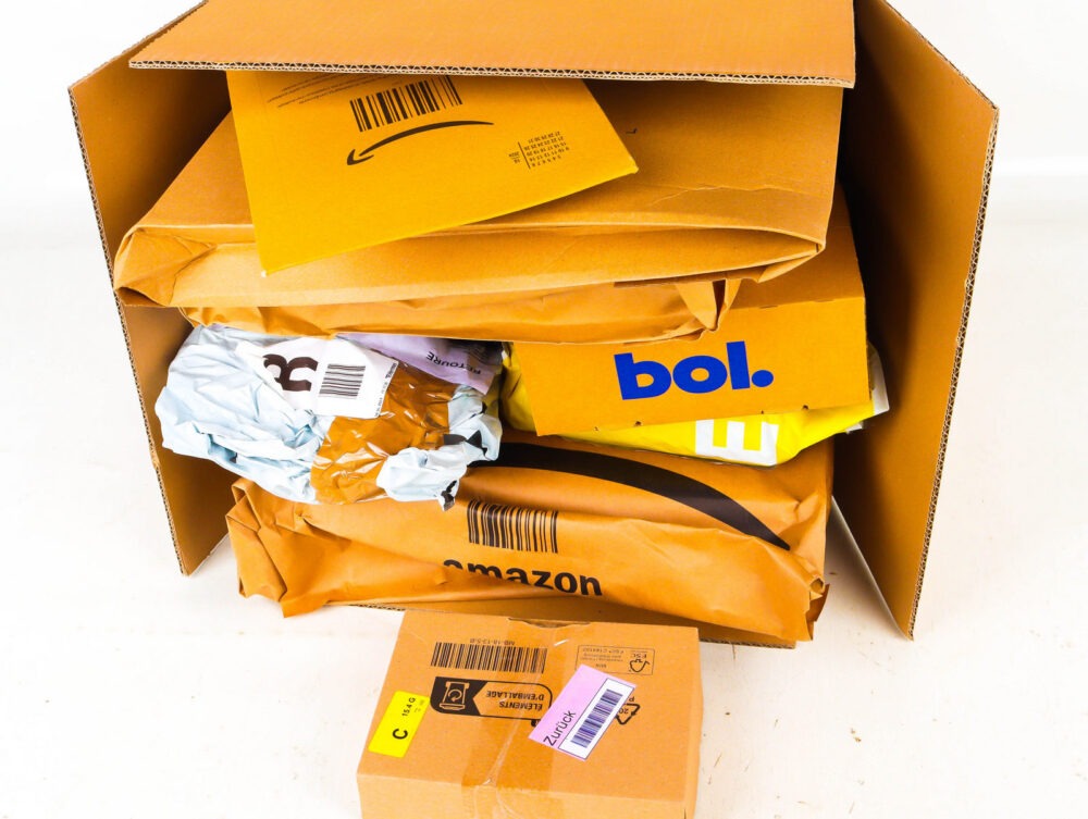 Doos met Ongeopende Postpakketten
