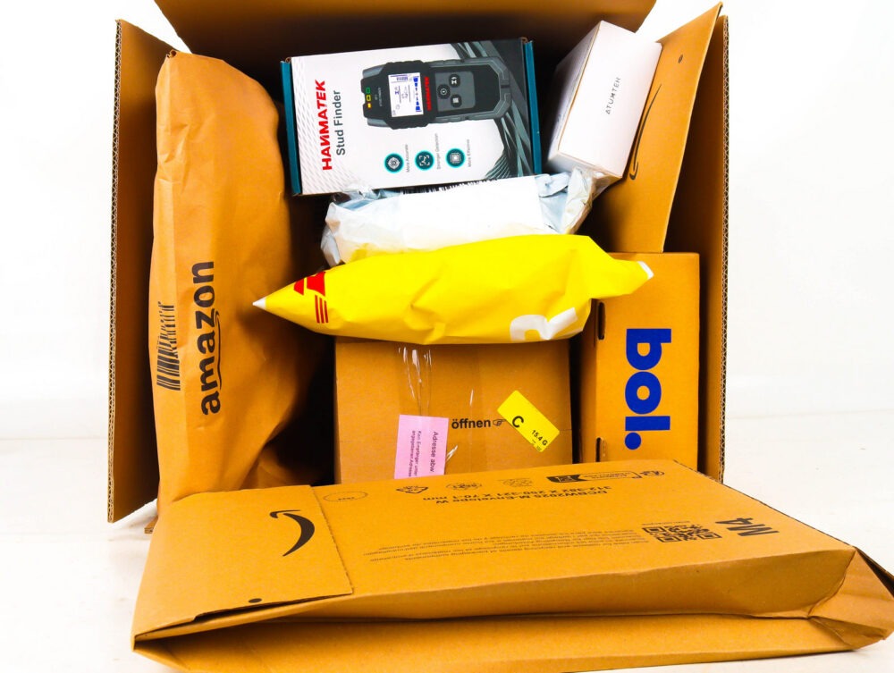 Doos met Ongeopende Postpakketten