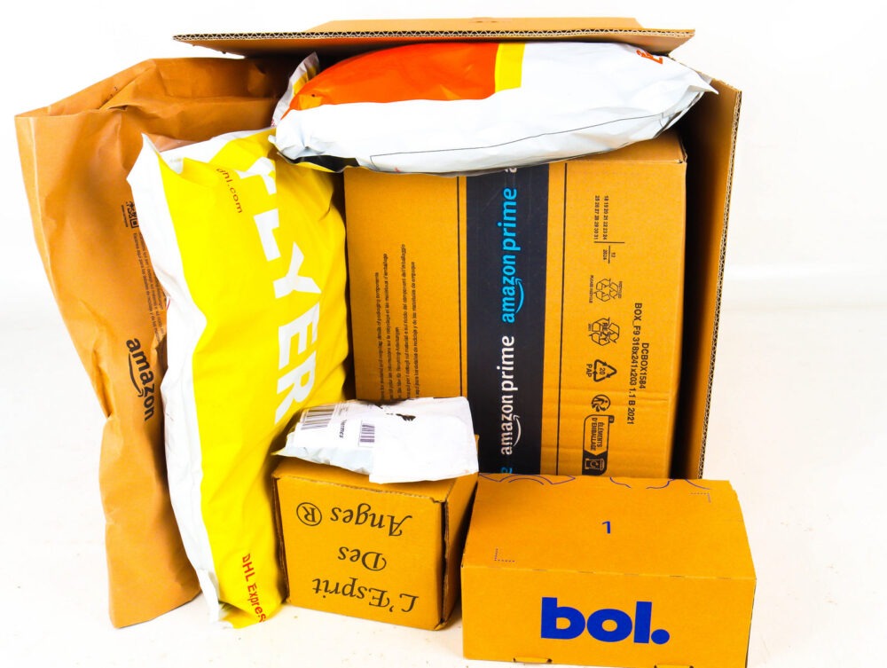 Doos met Ongeopende Postpakketten