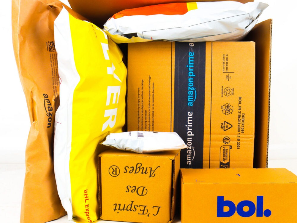 Doos met Ongeopende Postpakketten