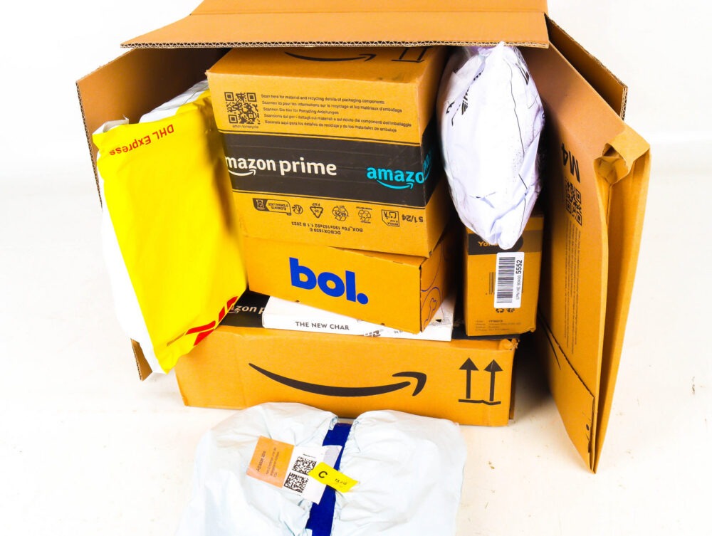 Doos met Ongeopende Postpakketten