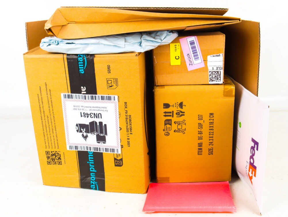 Doos met Ongeopende Postpakketten