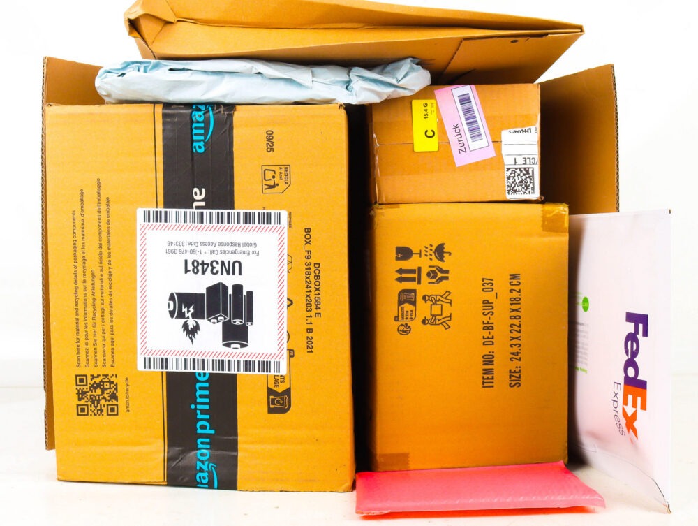Doos met Ongeopende Postpakketten