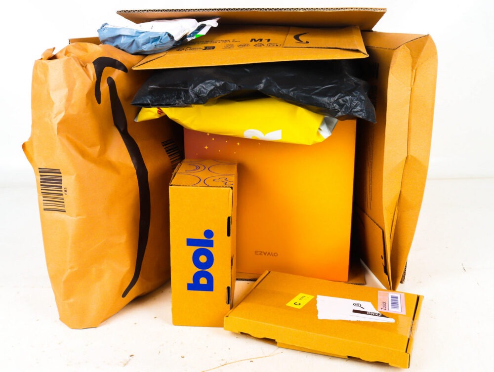 Doos met Ongeopende Postpakketten
