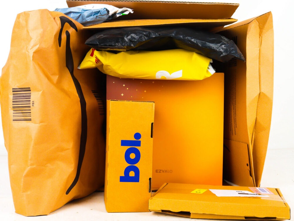 Doos met Ongeopende Postpakketten