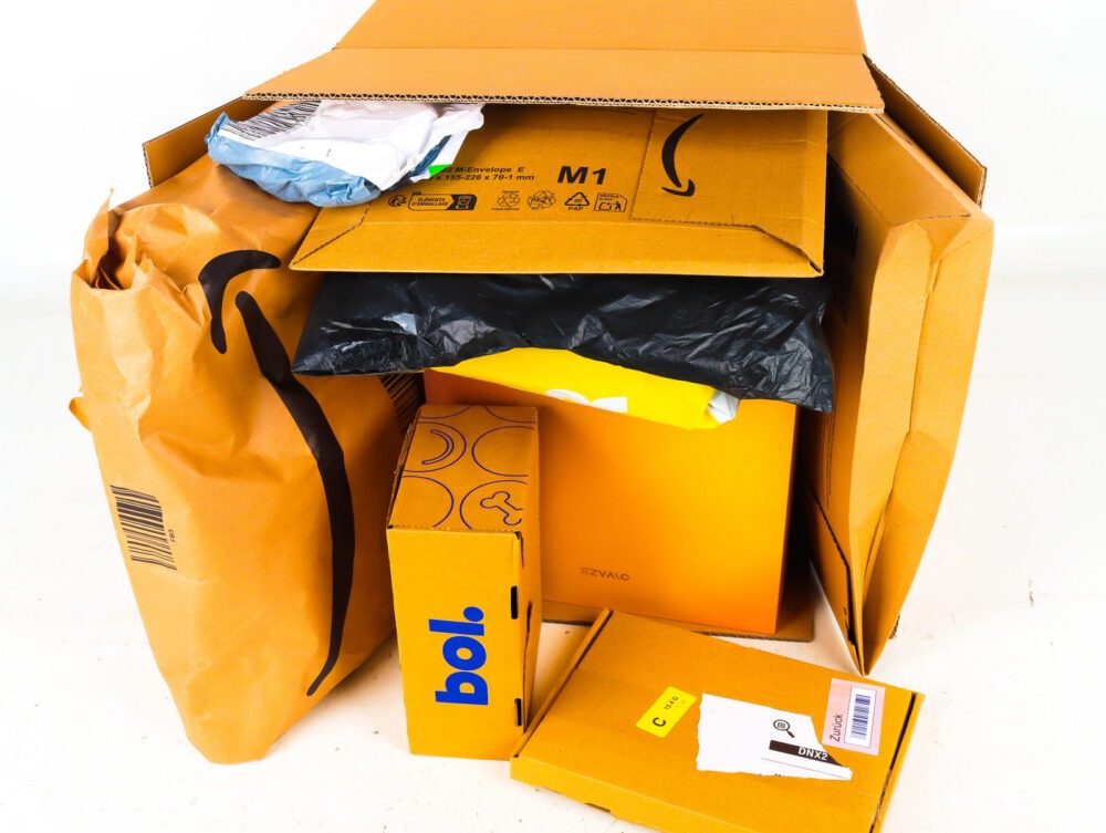 Doos met Ongeopende Postpakketten