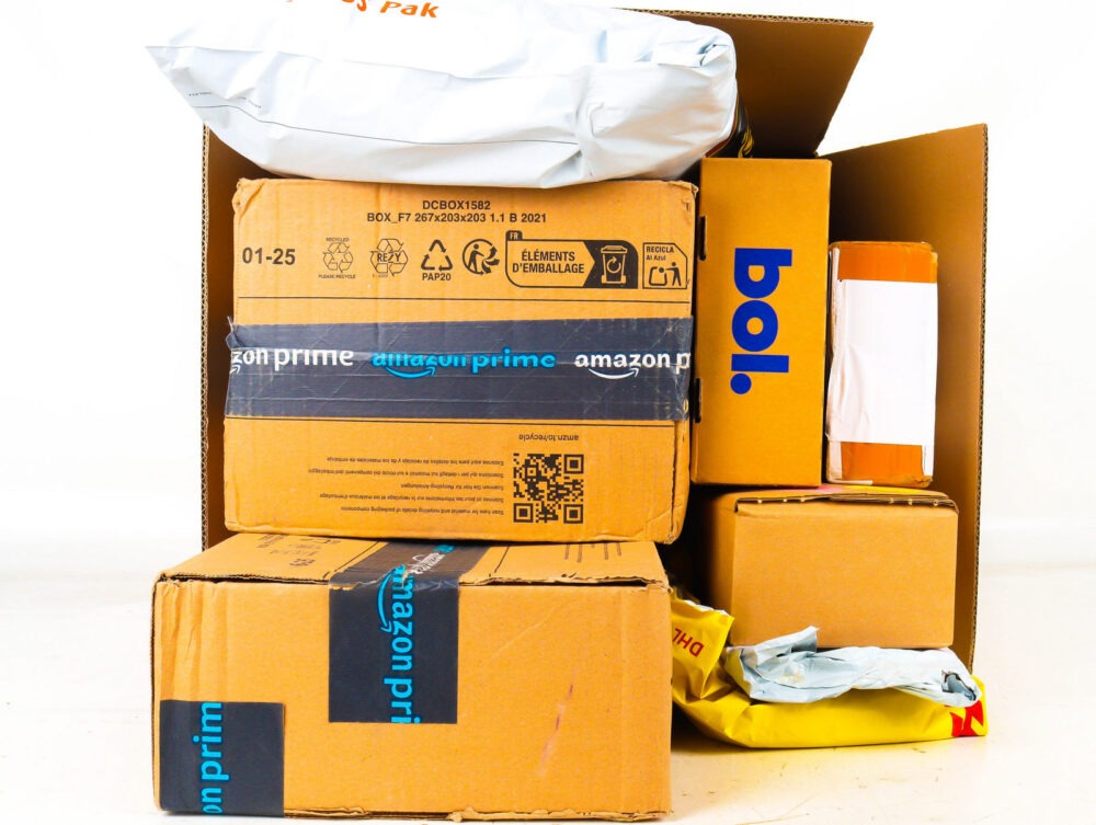 Doos met Ongeopende Postpakketten