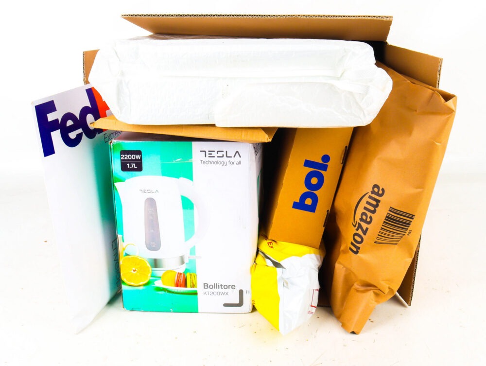 Doos met Ongeopende Postpakketten