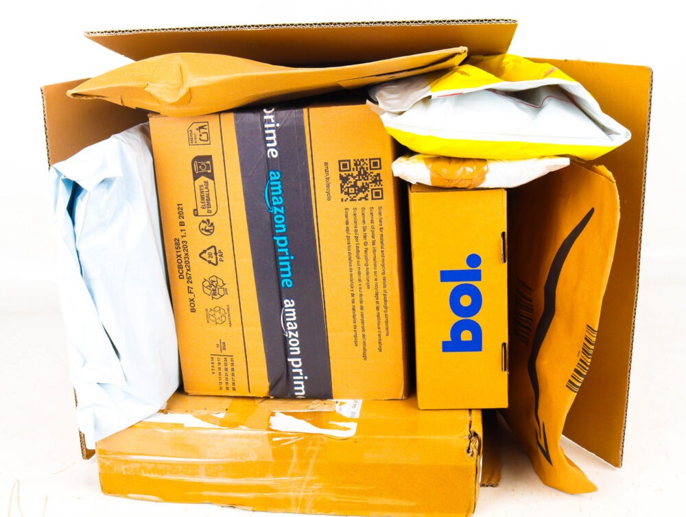 Doos met Ongeopende Postpakketten
