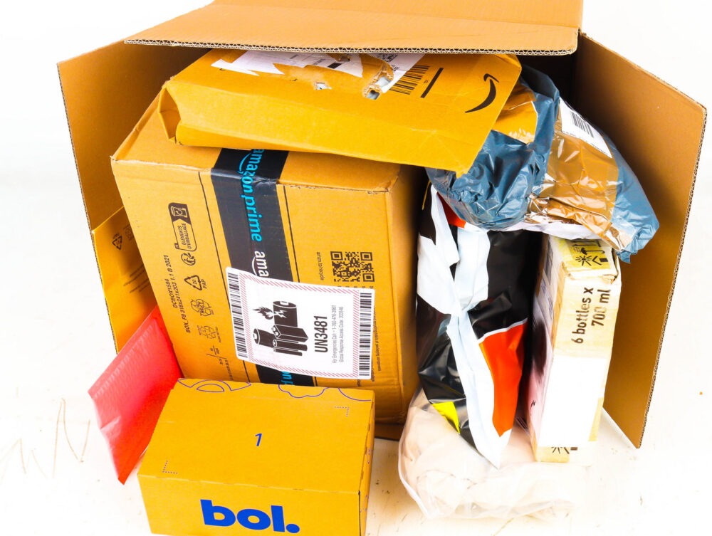 Doos met Ongeopende Postpakketten