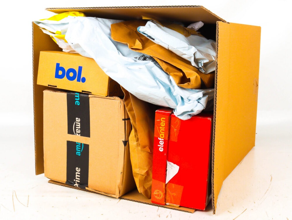 Doos met Ongeopende Postpakketten