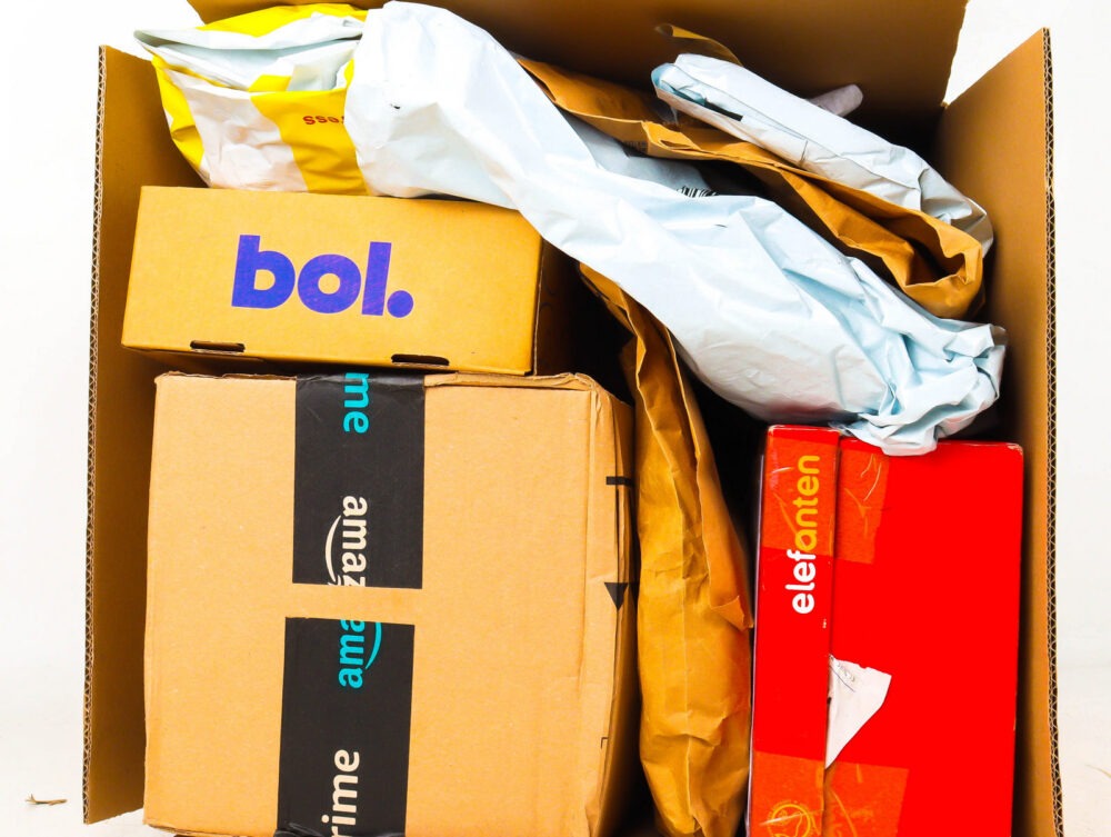 Doos met Ongeopende Postpakketten