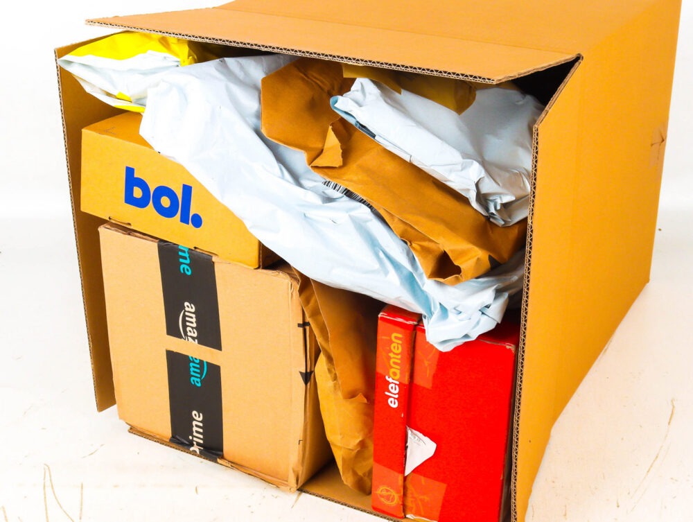 Doos met Ongeopende Postpakketten
