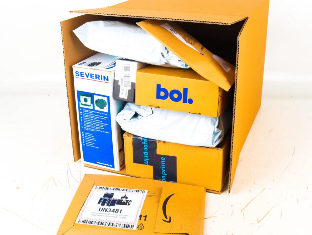 Doos met Ongeopende Postpakketten