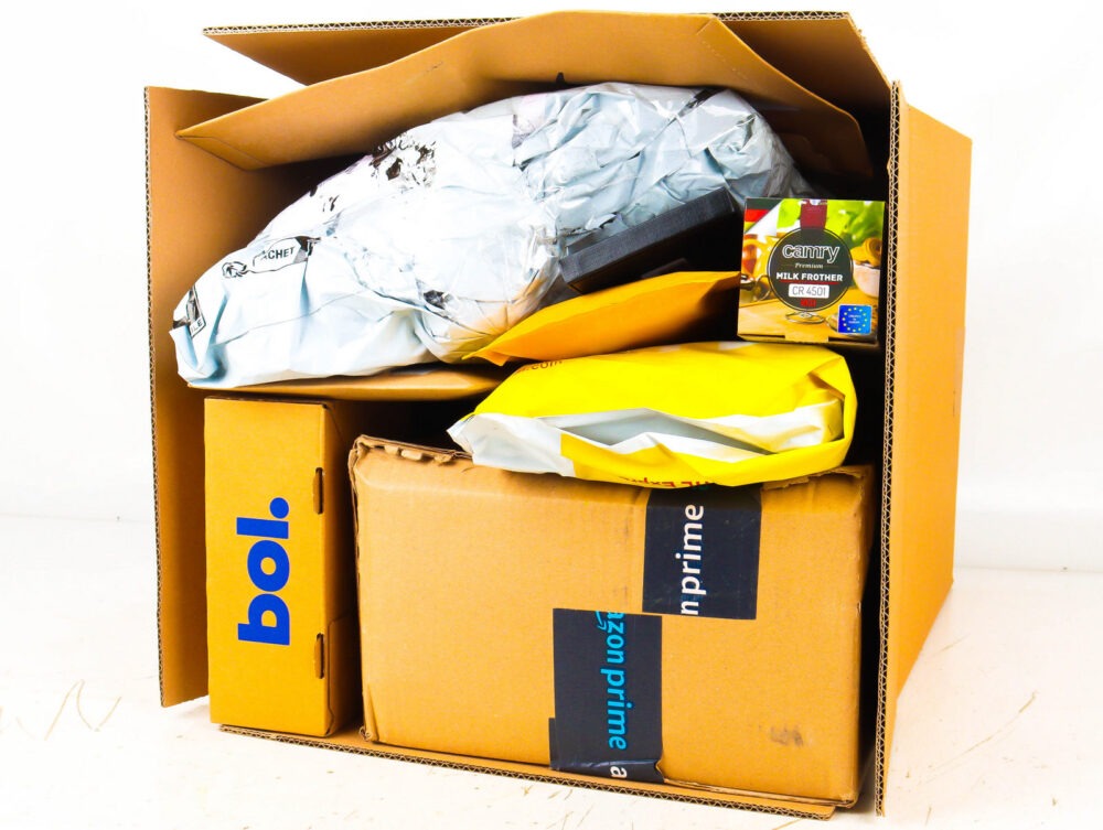 Doos met Ongeopende Postpakketten