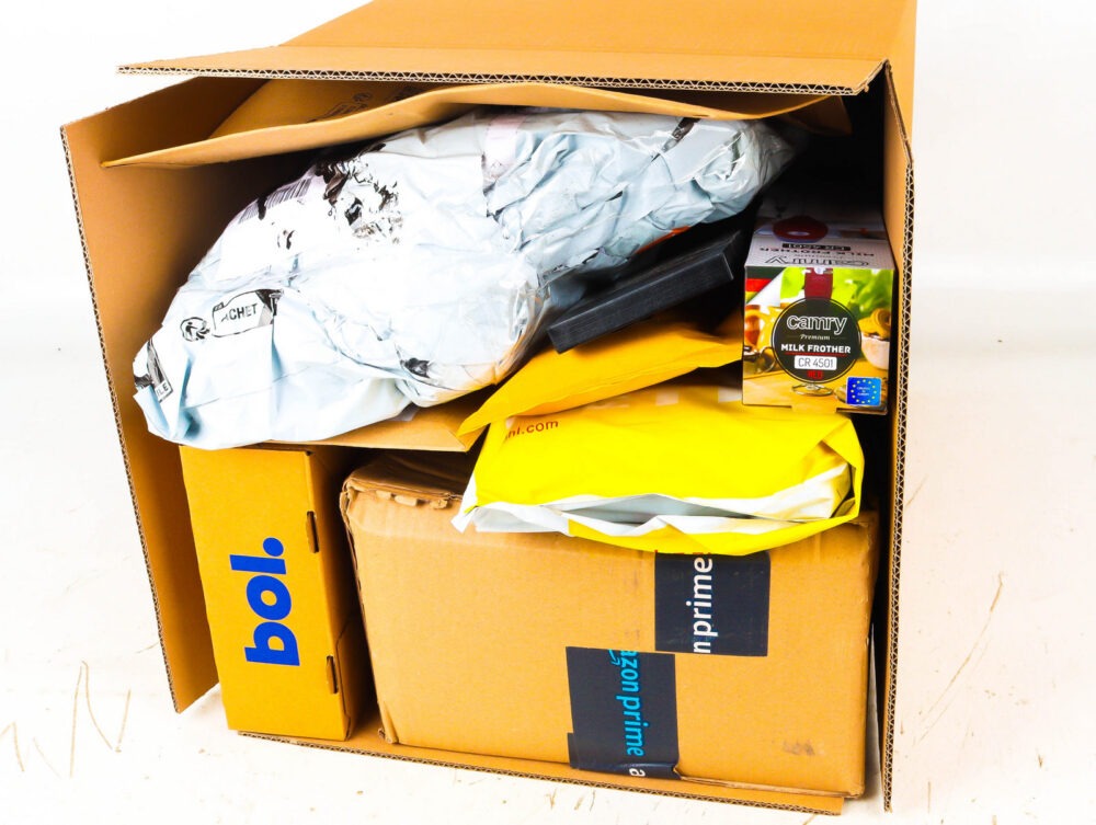 Doos met Ongeopende Postpakketten