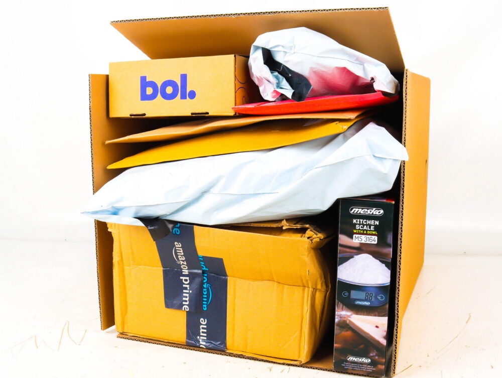 Doos met Ongeopende Postpakketten
