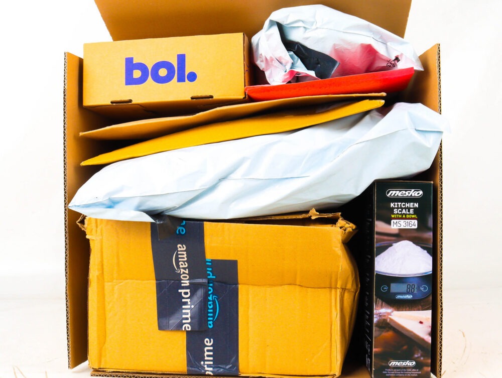 Doos met Ongeopende Postpakketten