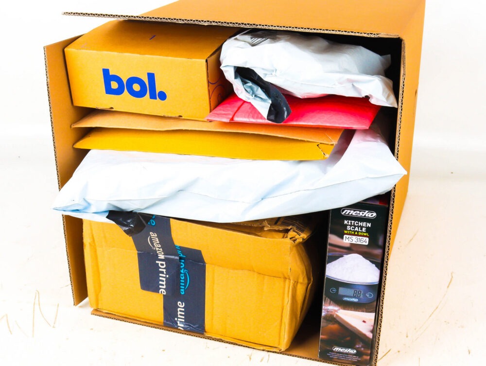 Doos met Ongeopende Postpakketten