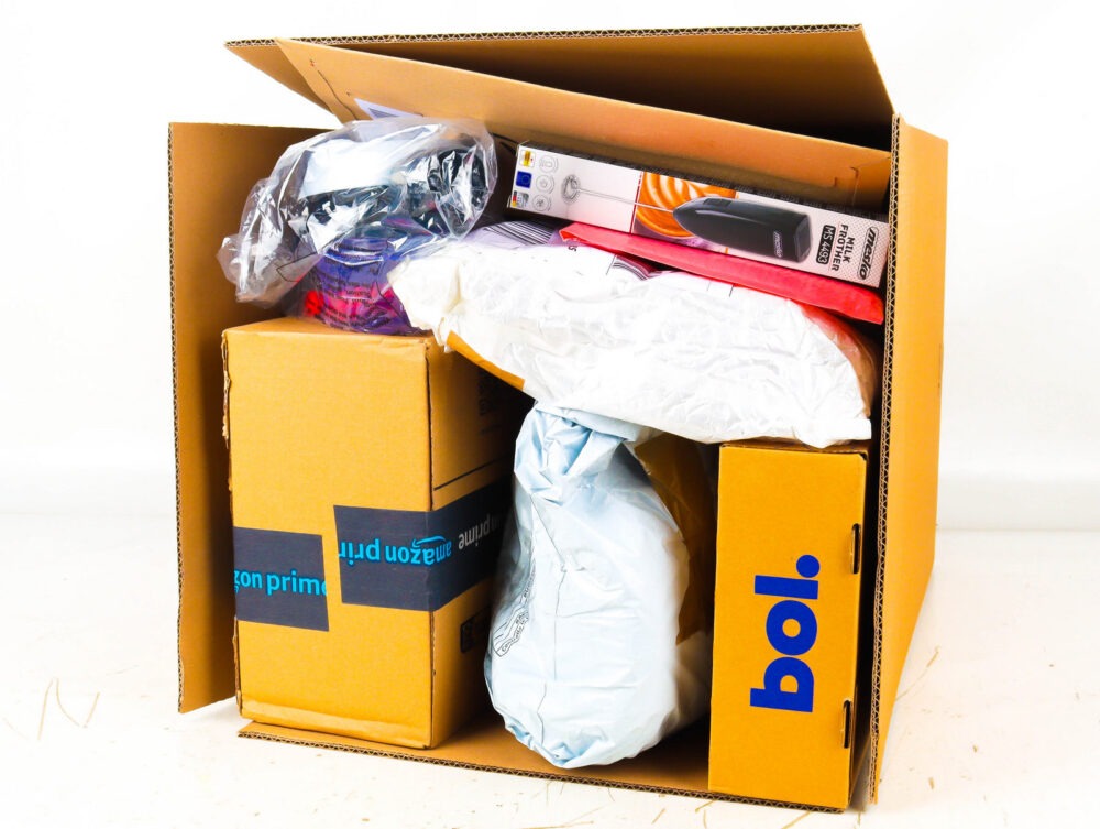 Doos met Ongeopende Postpakketten