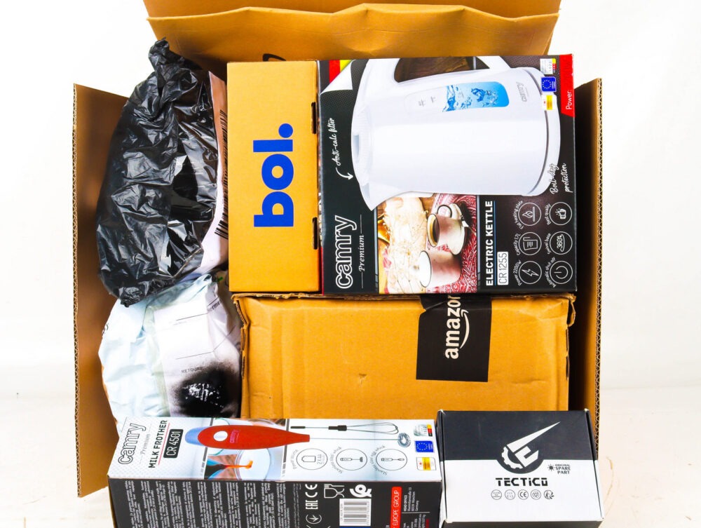 Doos met Ongeopende Postpakketten