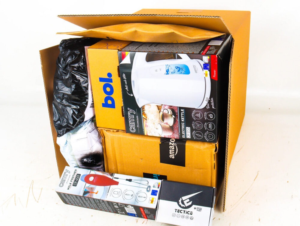 Doos met Ongeopende Postpakketten
