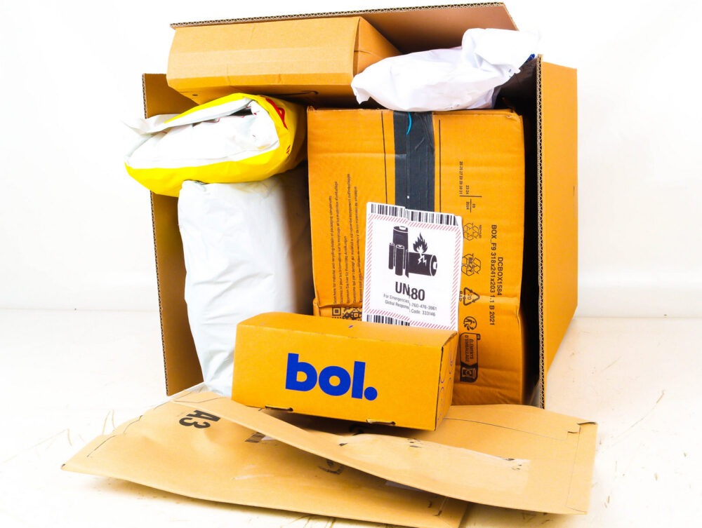 Doos met Ongeopende Postpakketten