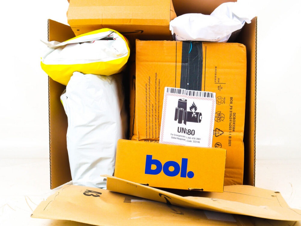 Doos met Ongeopende Postpakketten