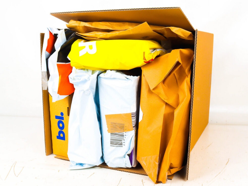 Doos met Ongeopende Postpakketten
