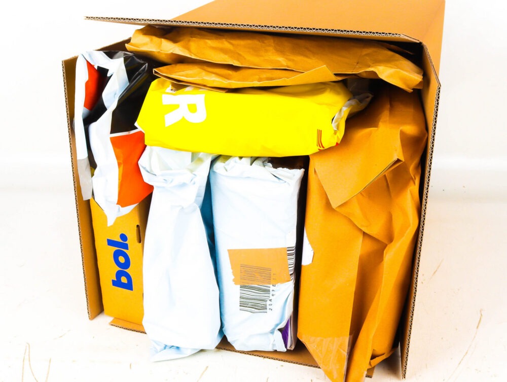 Doos met Ongeopende Postpakketten