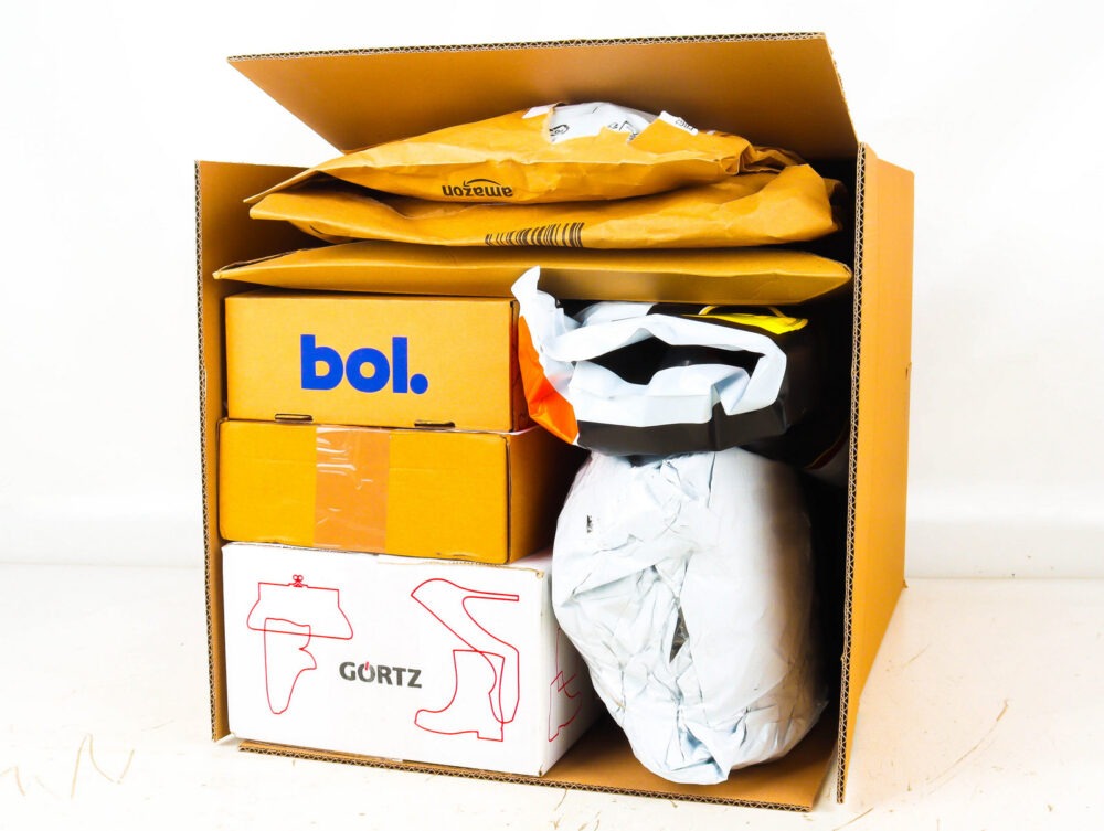 Doos met Ongeopende Postpakketten