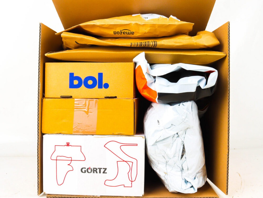 Doos met Ongeopende Postpakketten
