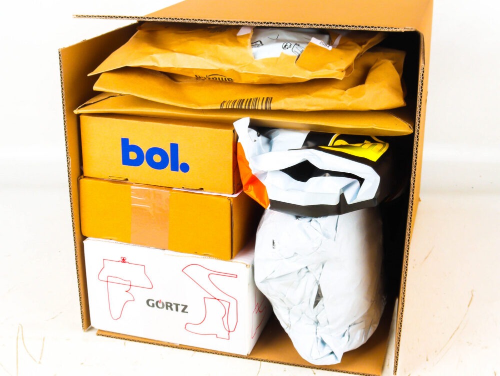 Doos met Ongeopende Postpakketten