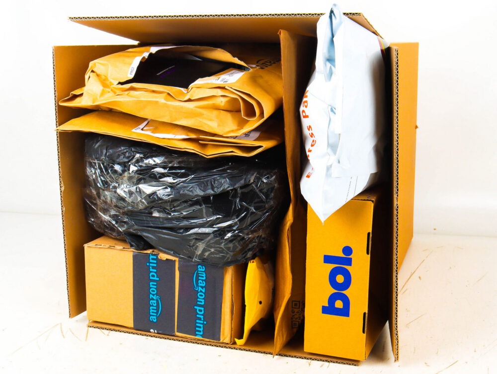 Doos met Ongeopende Postpakketten